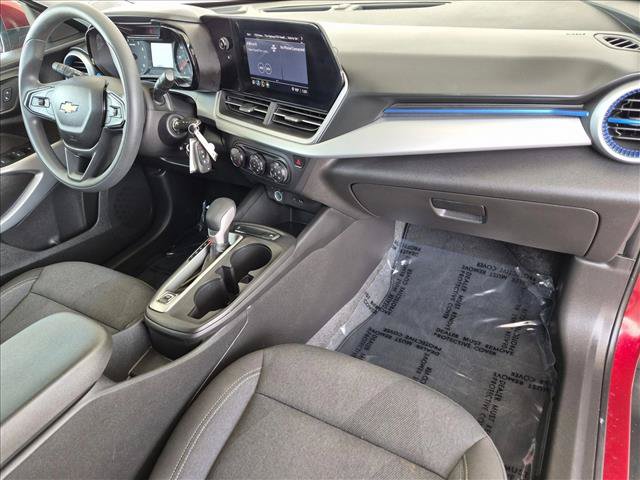 Used 2025 Chevrolet Trax LS w/ LS Convenience Package FWD image 21