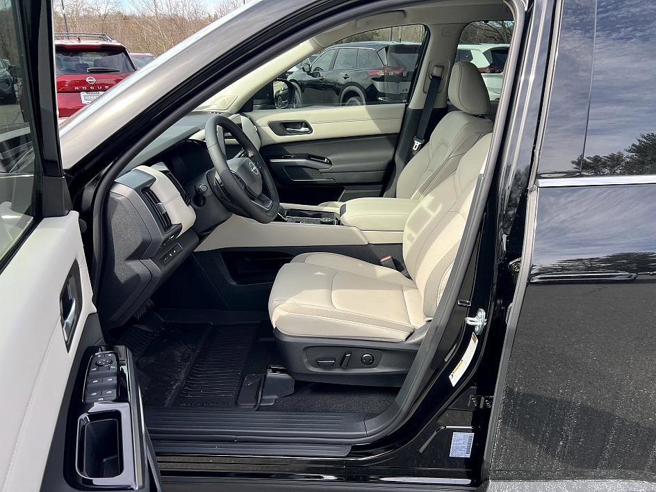 New 2026 Nissan Pathfinder SL image 19