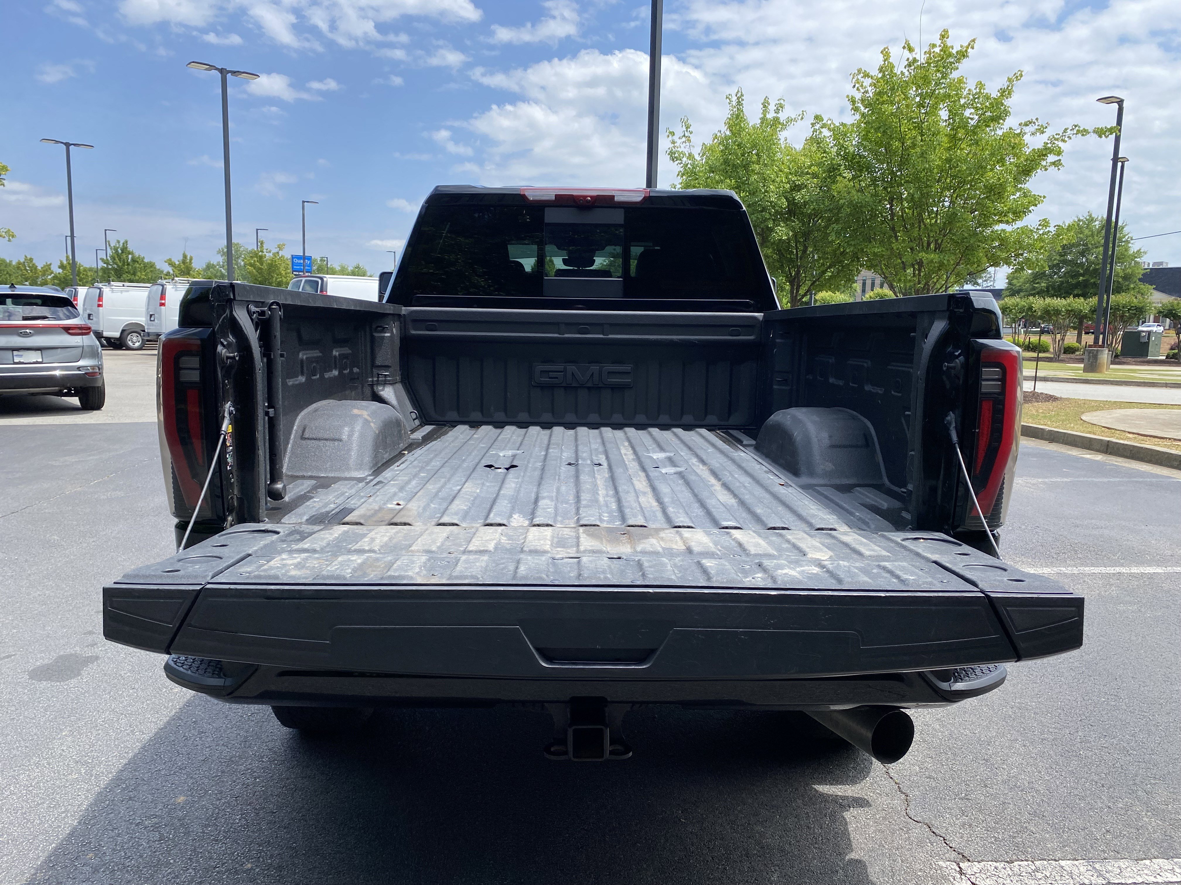 Used 2025 GMC Sierra 2500 AT4 w/ AT4 Premium Plus Package AWD/4WD image 12