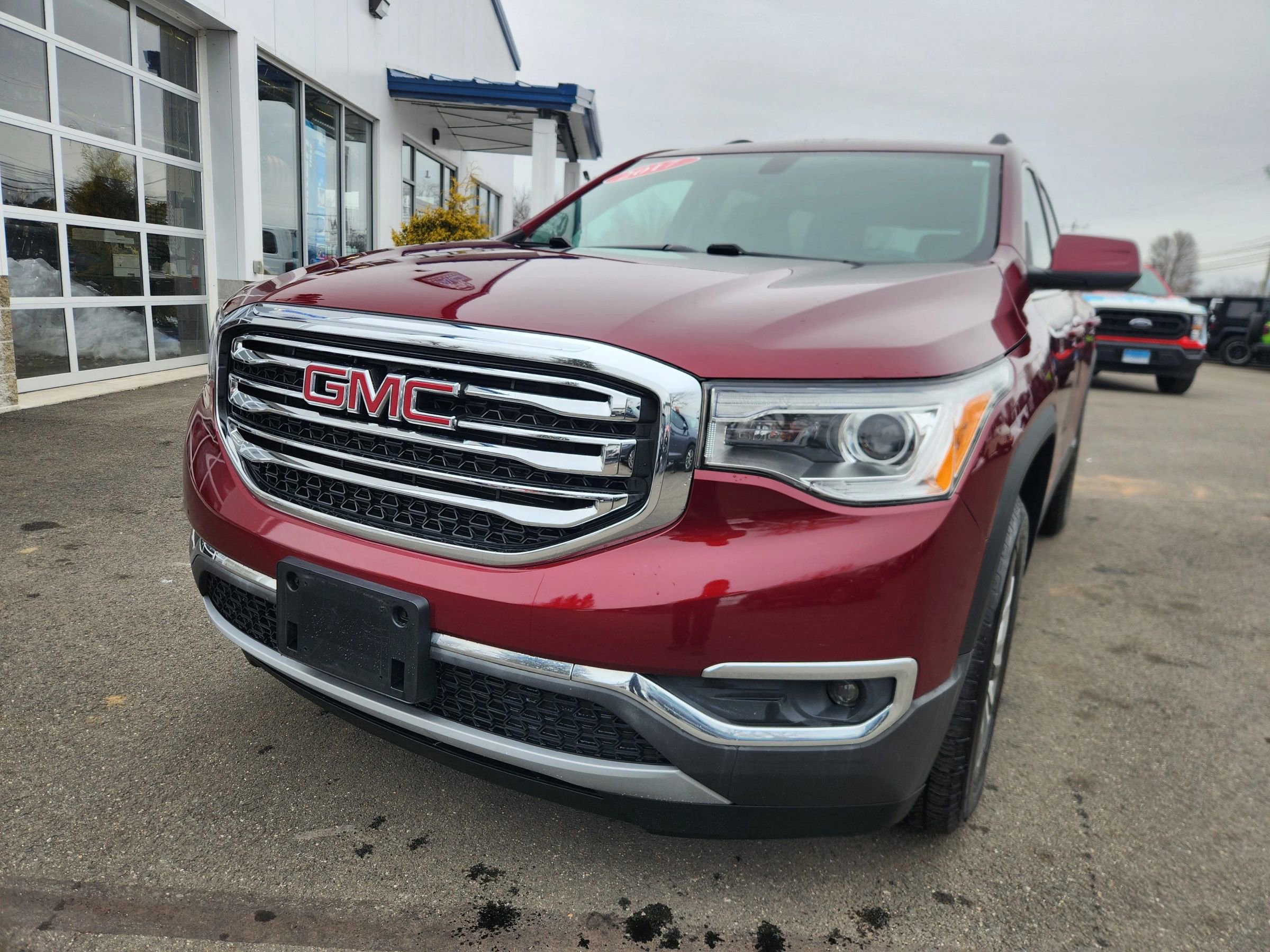Used 2017 GMC Acadia SLE image 4
