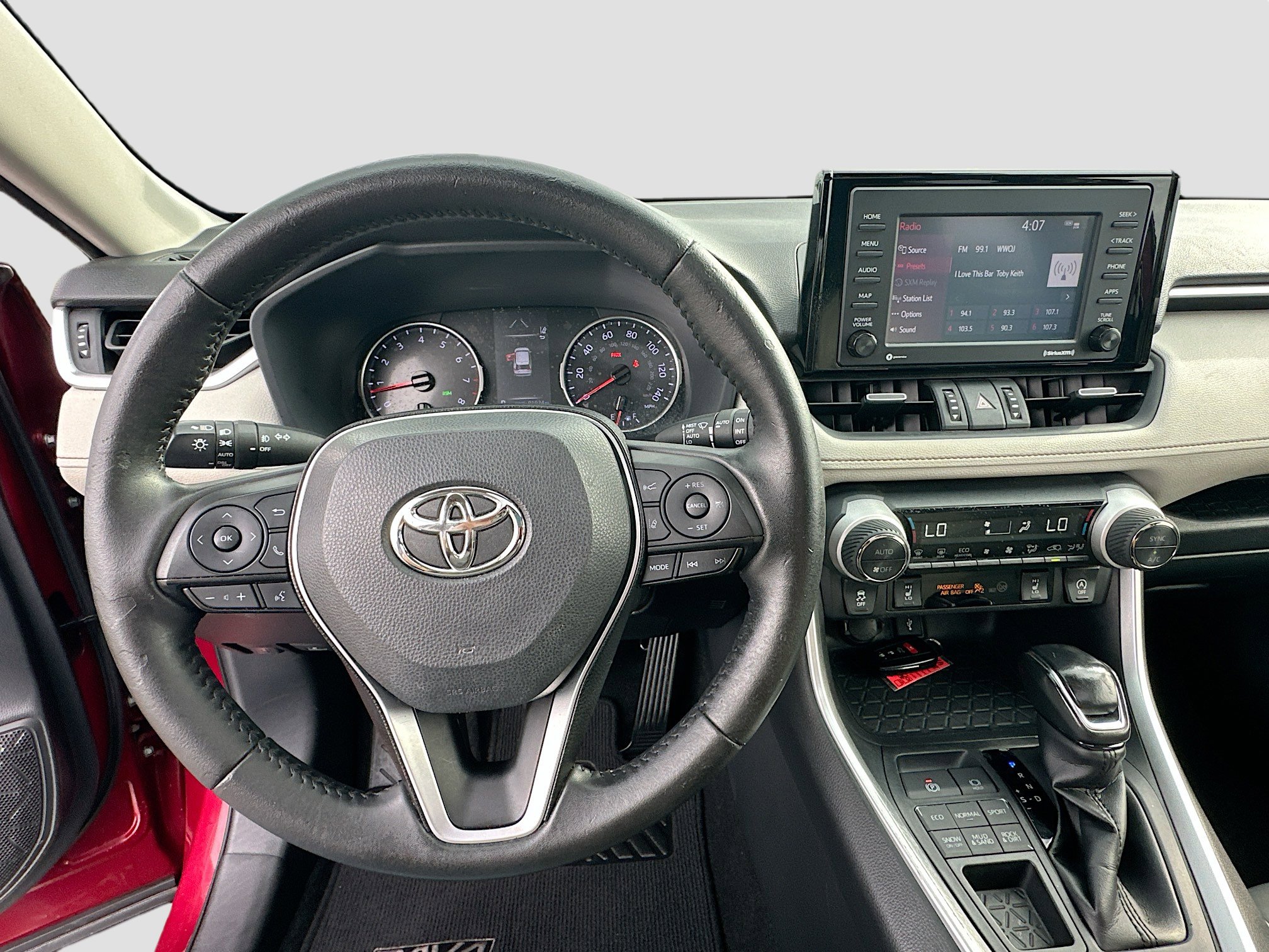 Used 2020 Toyota RAV4 XLE Premium image 11