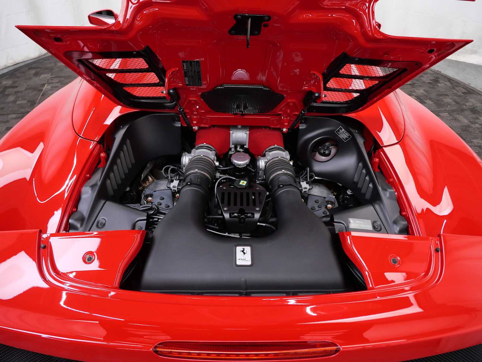 Certified 2015 Ferrari 458 Spider RWD image 33