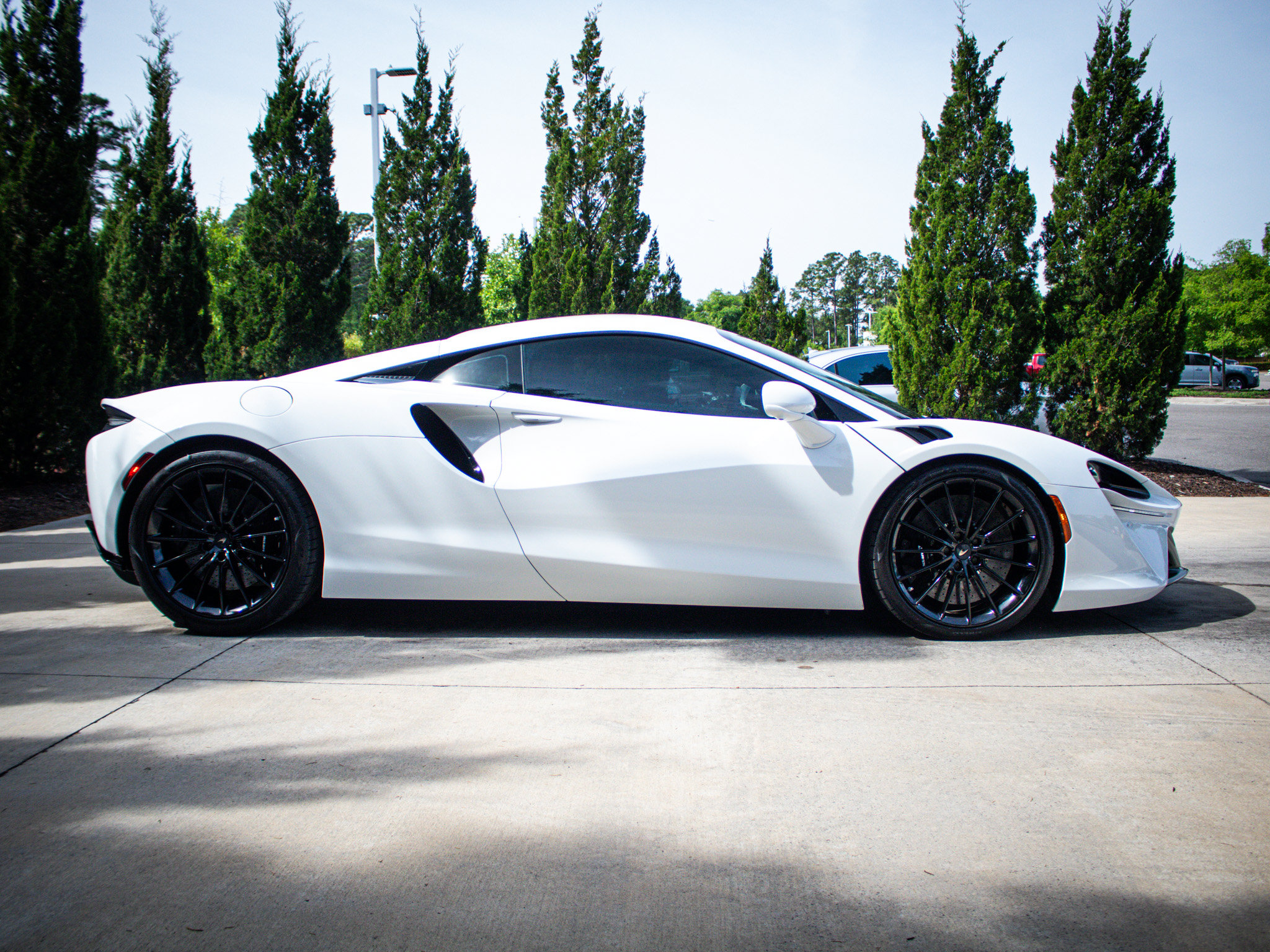 Used 2025 McLaren Artura RWD image 11