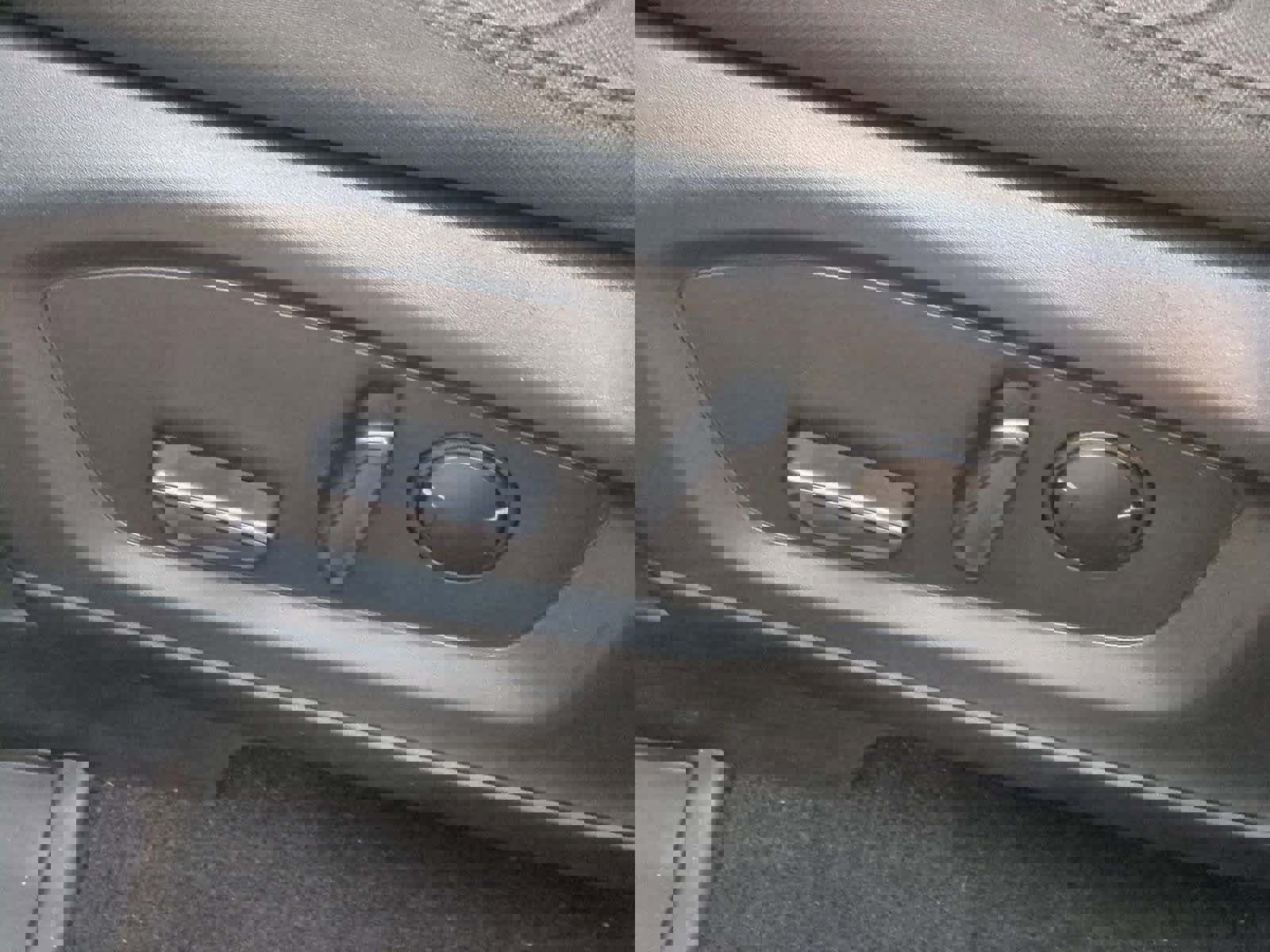 Used 2023 Ford Explorer XLT image 17