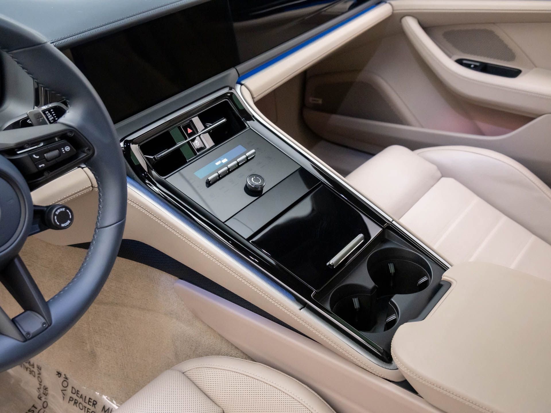 Certified 2025 Porsche Panamera 4 image 13