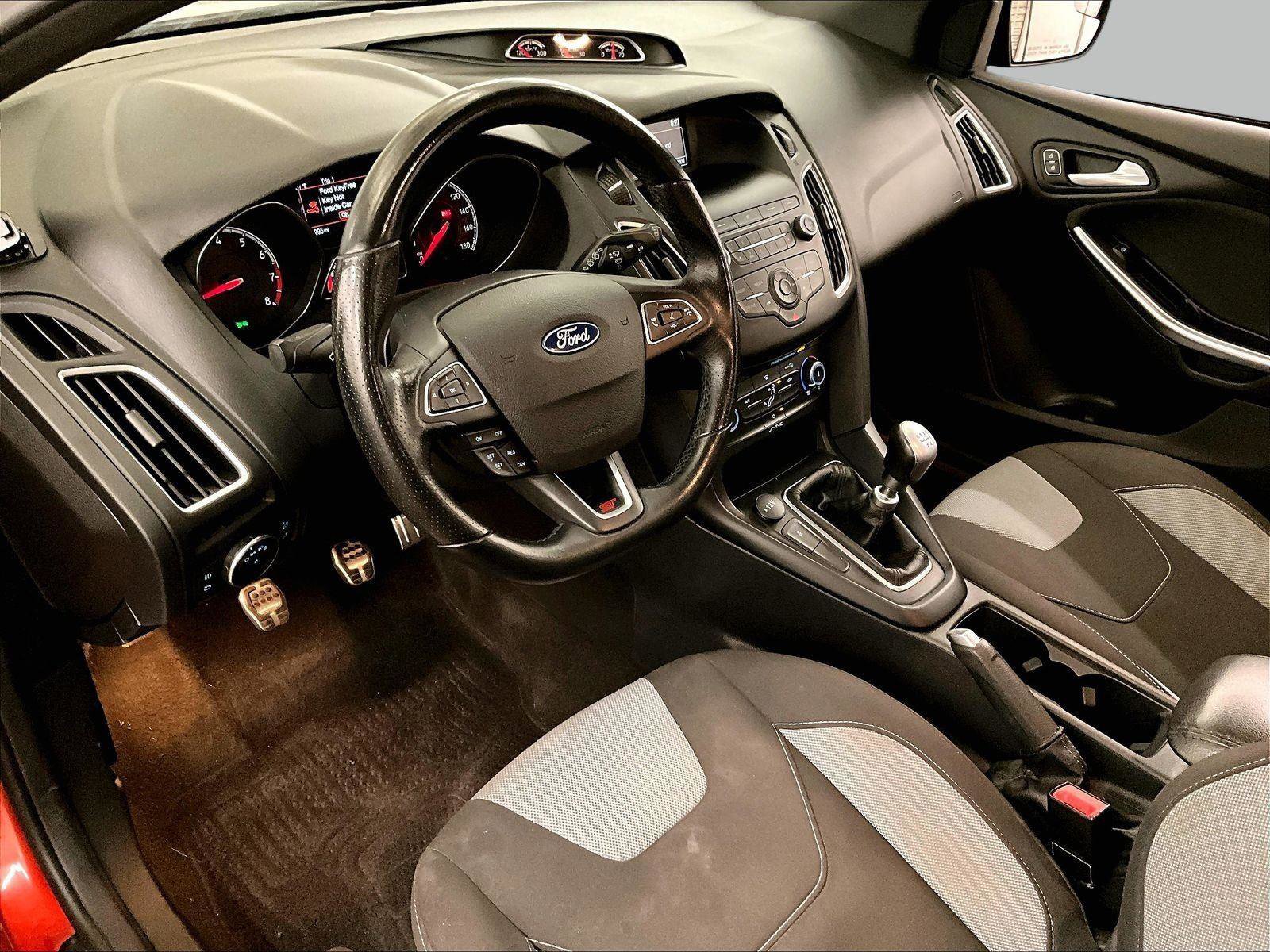 Used 2018 Ford Focus ST FWD image 12