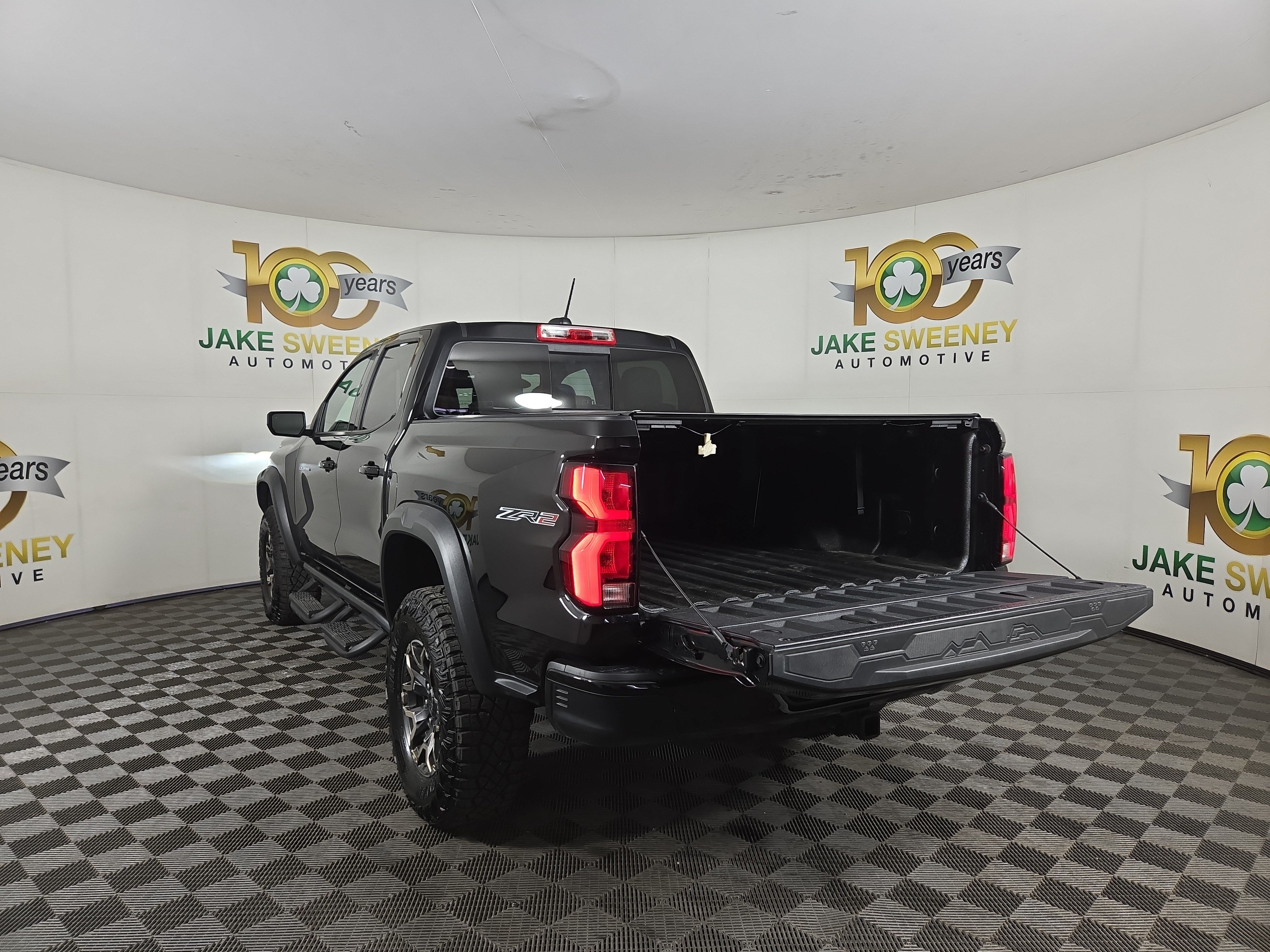 Used 2024 Chevrolet Colorado ZR2 w/ Safety Package AWD/4WD image 31