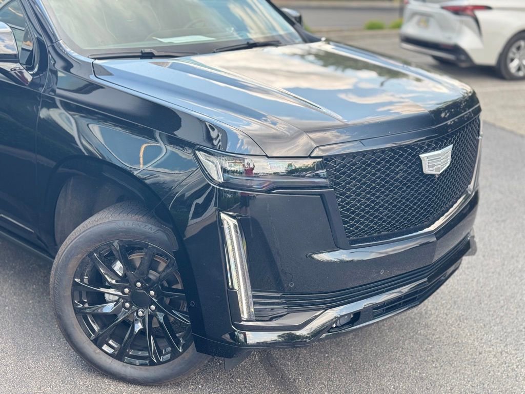 Used 2024 Cadillac Escalade ESV Sport Platinum w/ LPO, ONYX Package image 14