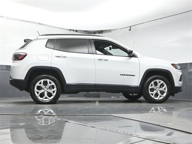 Used 2024 Jeep Compass Latitude image 36
