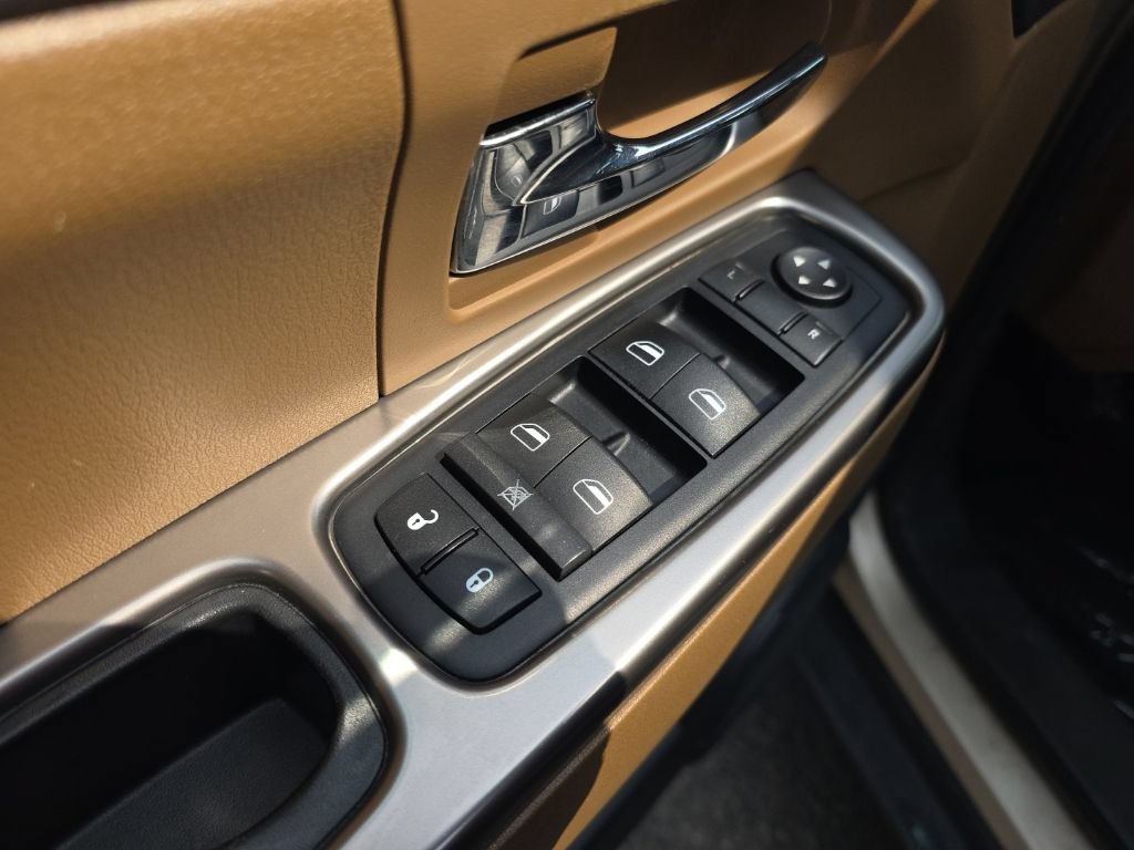 Used 2011 Jeep Liberty Limited w/ Comfort/Convenience Group AWD/4WD image 9