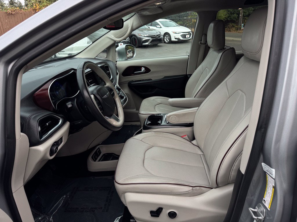 Used 2020 Chrysler Pacifica Limited FWD image 9