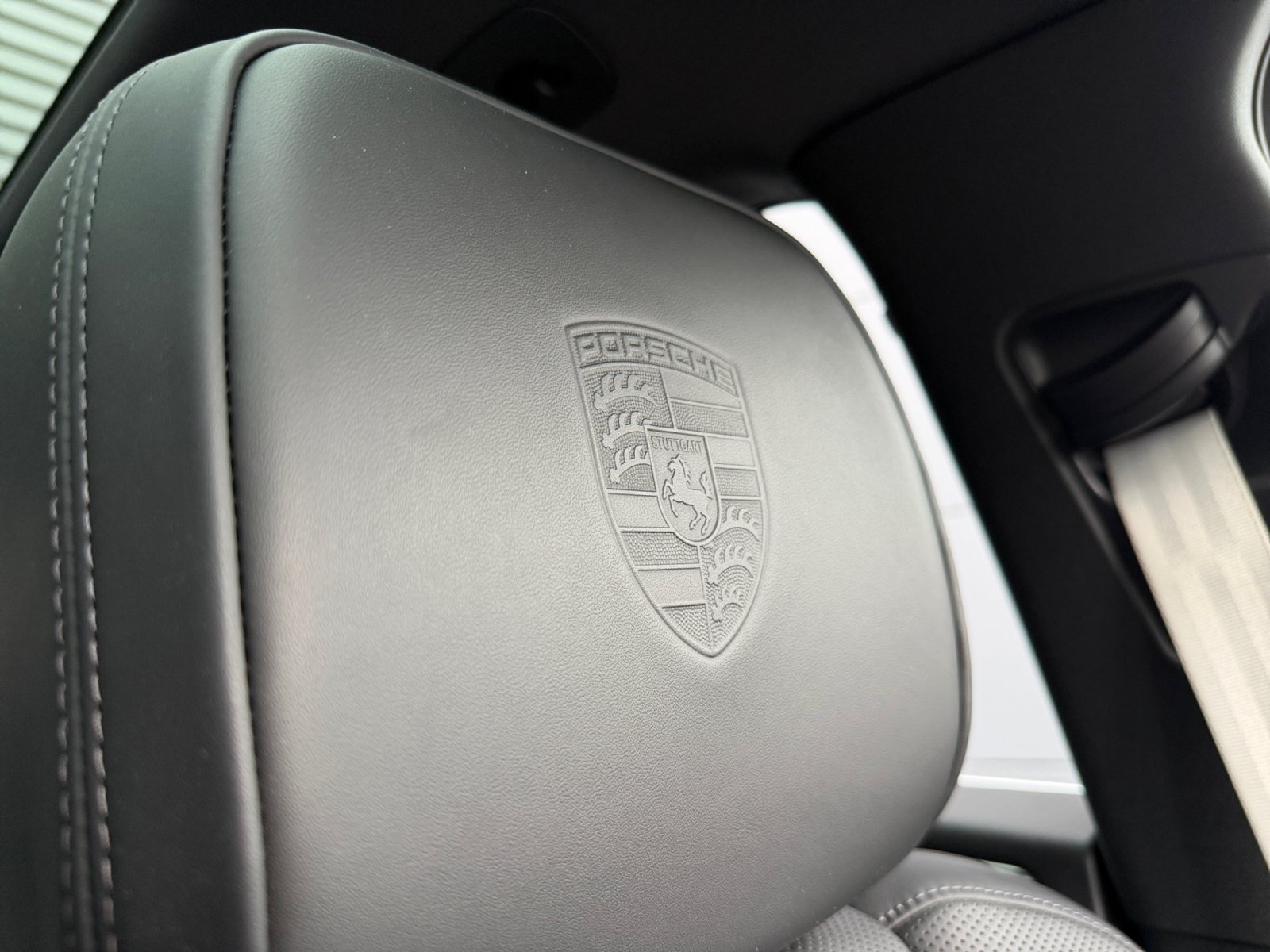 Used 2025 Porsche Macan AWD/4WD image 30