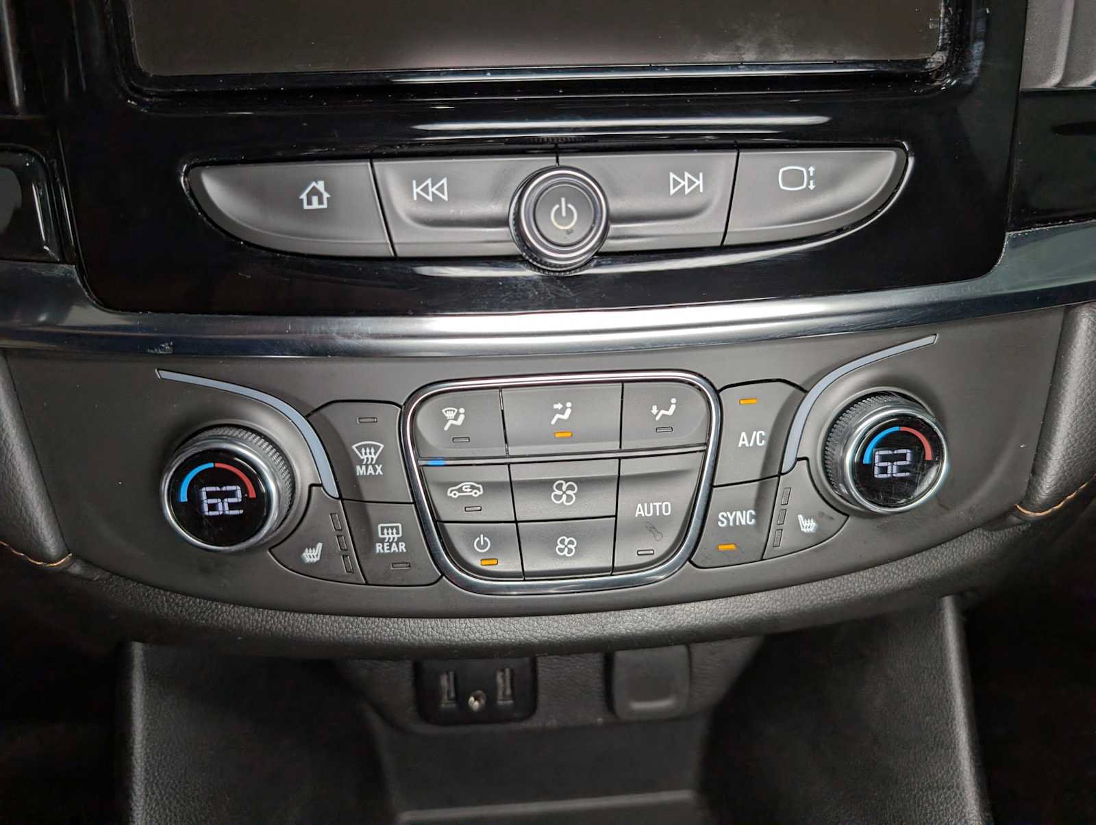 Used 2021 Chevrolet Traverse LT AWD/4WD image 31