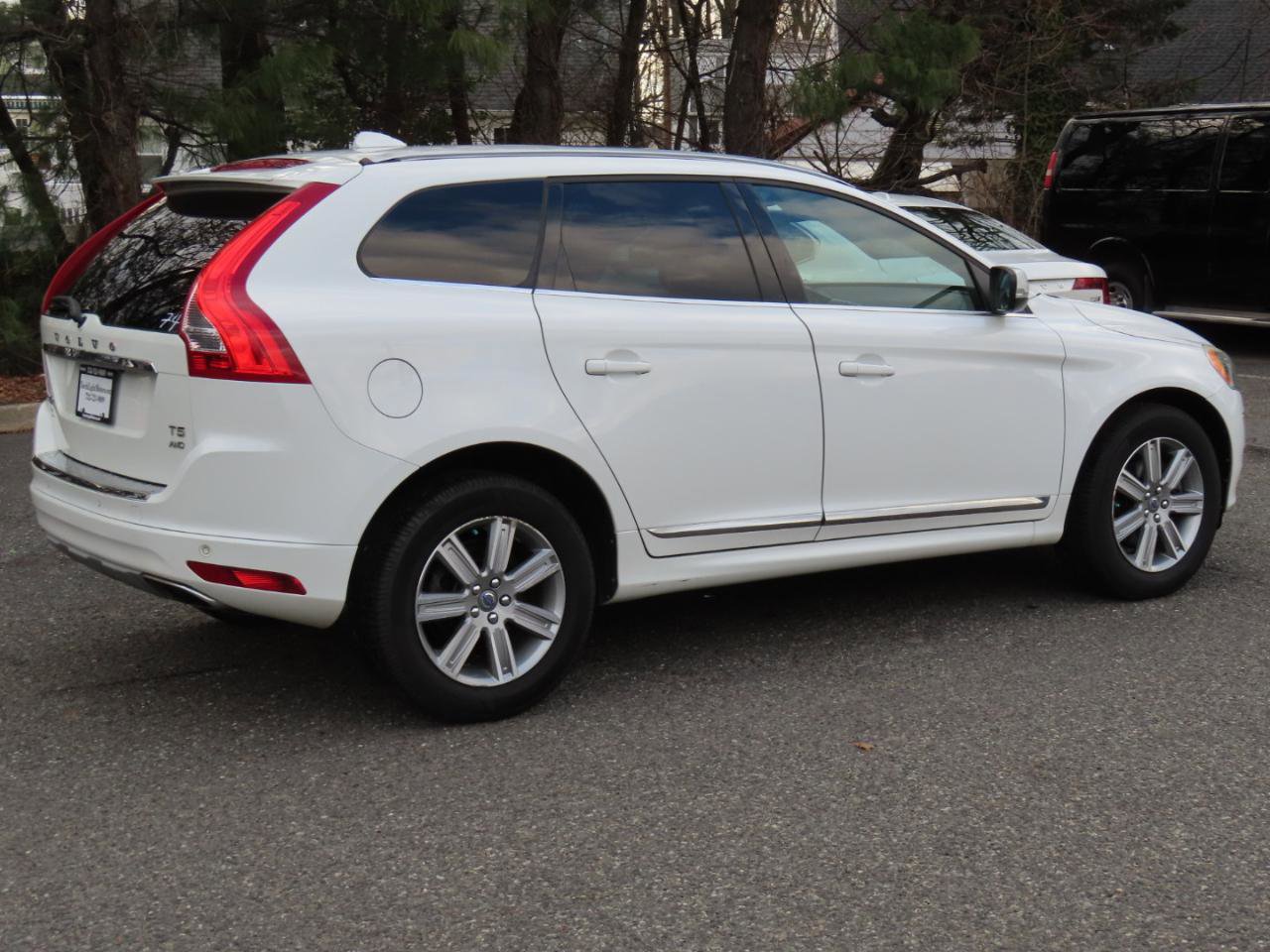 Used 2017 Volvo XC60 T5 Inscription w/ Protection Package image 22