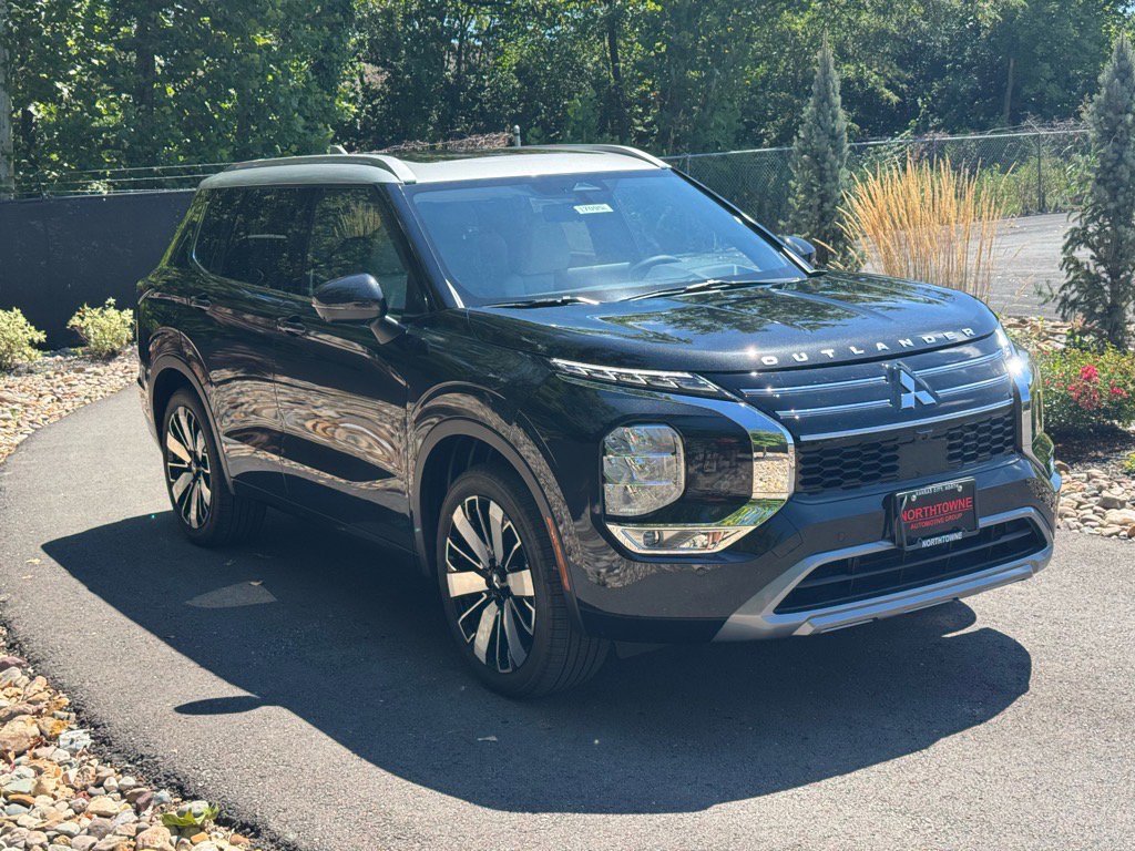 Used 2025 Mitsubishi Outlander AWD image 7