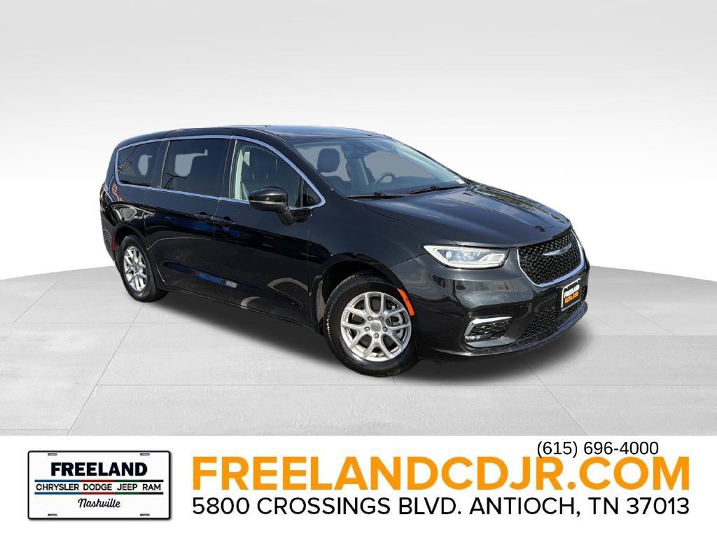 Used 2023 Chrysler Pacifica Touring-L