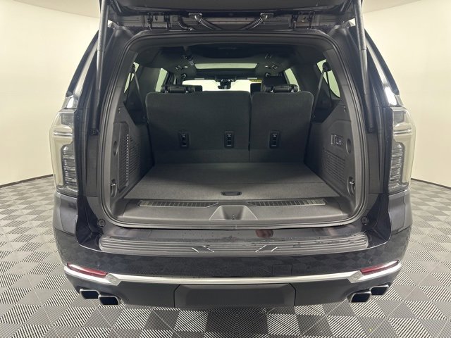 New 2026 Chevrolet Suburban High Country image 9