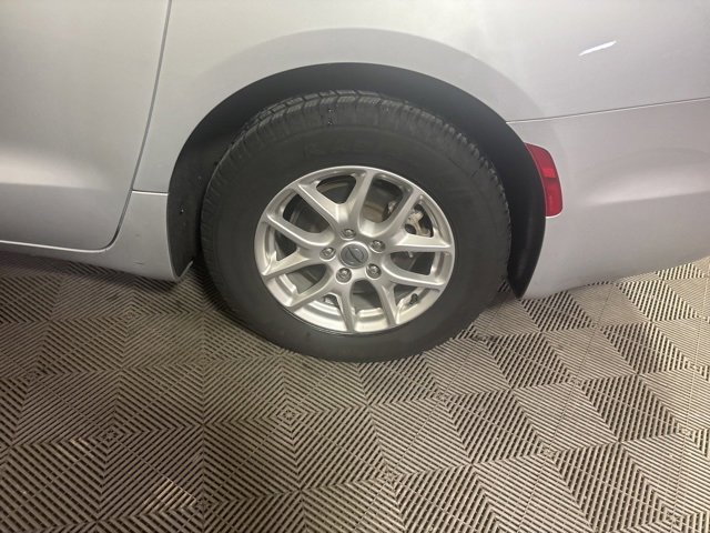 Certified 2024 Chrysler Pacifica Touring-L image 50