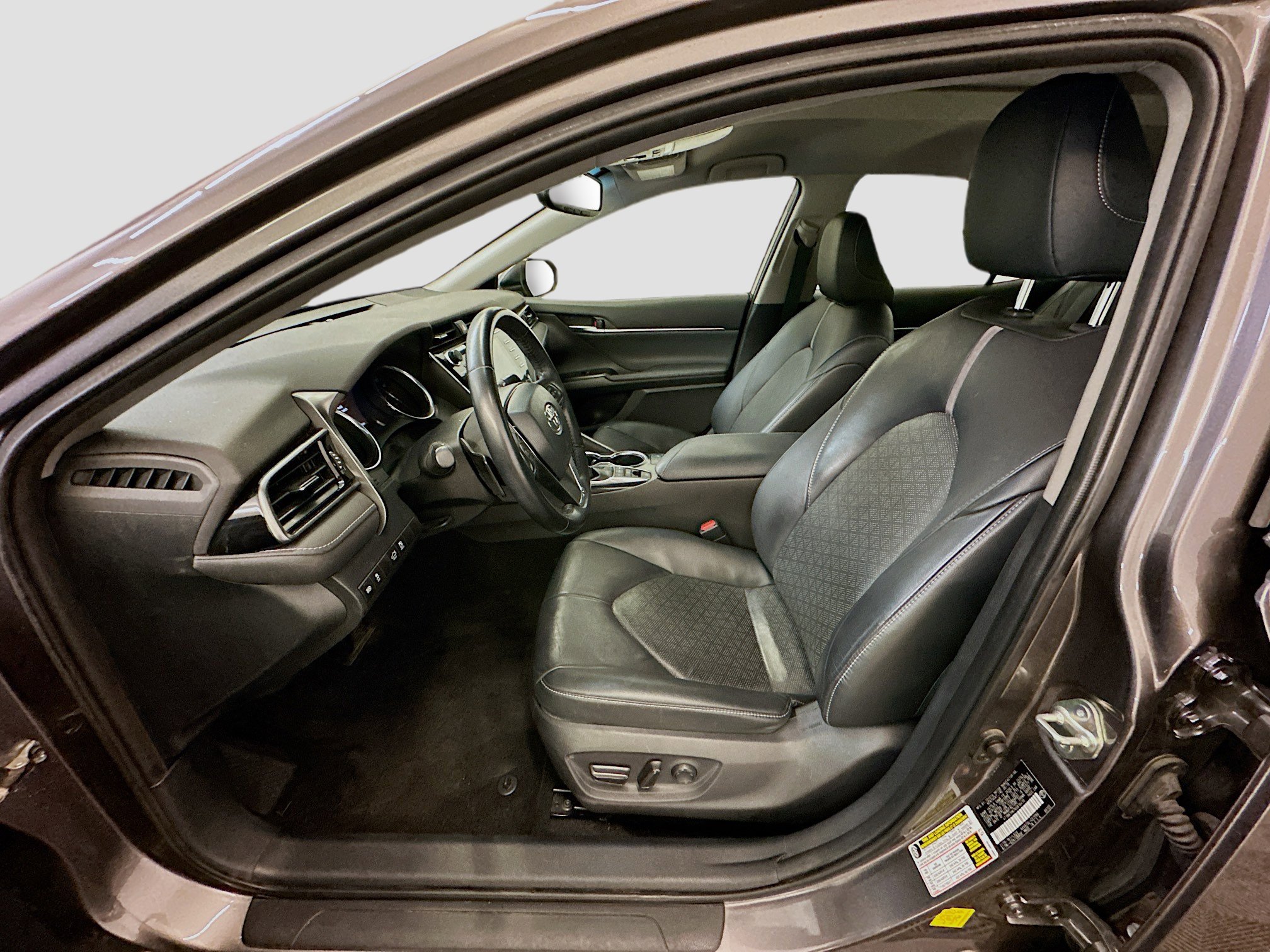 Used 2019 Toyota Camry XSE FWD image 13
