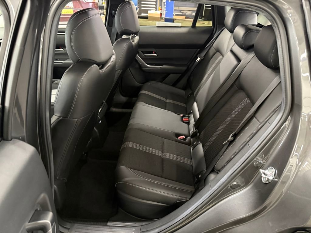 Certified 2025 MAZDA CX-50 2.5 Hybrid w/ Preferred Pkg image 10