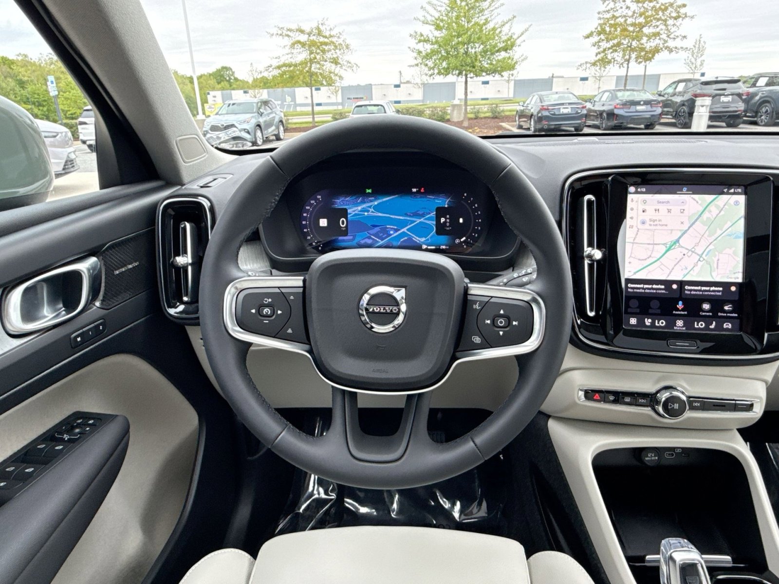 Certified 2025 Volvo XC40 B5 Ultra w/ Protection Package Premier AWD/4WD image 16
