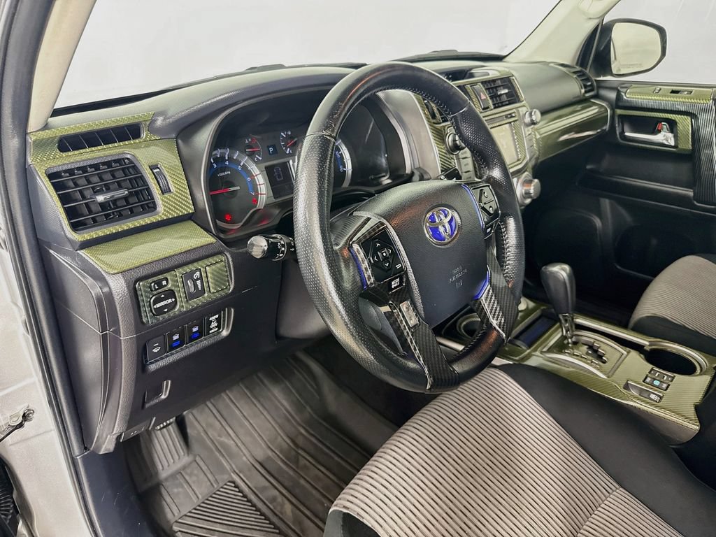 Used 2015 Toyota 4Runner SR5 AWD/4WD image 10