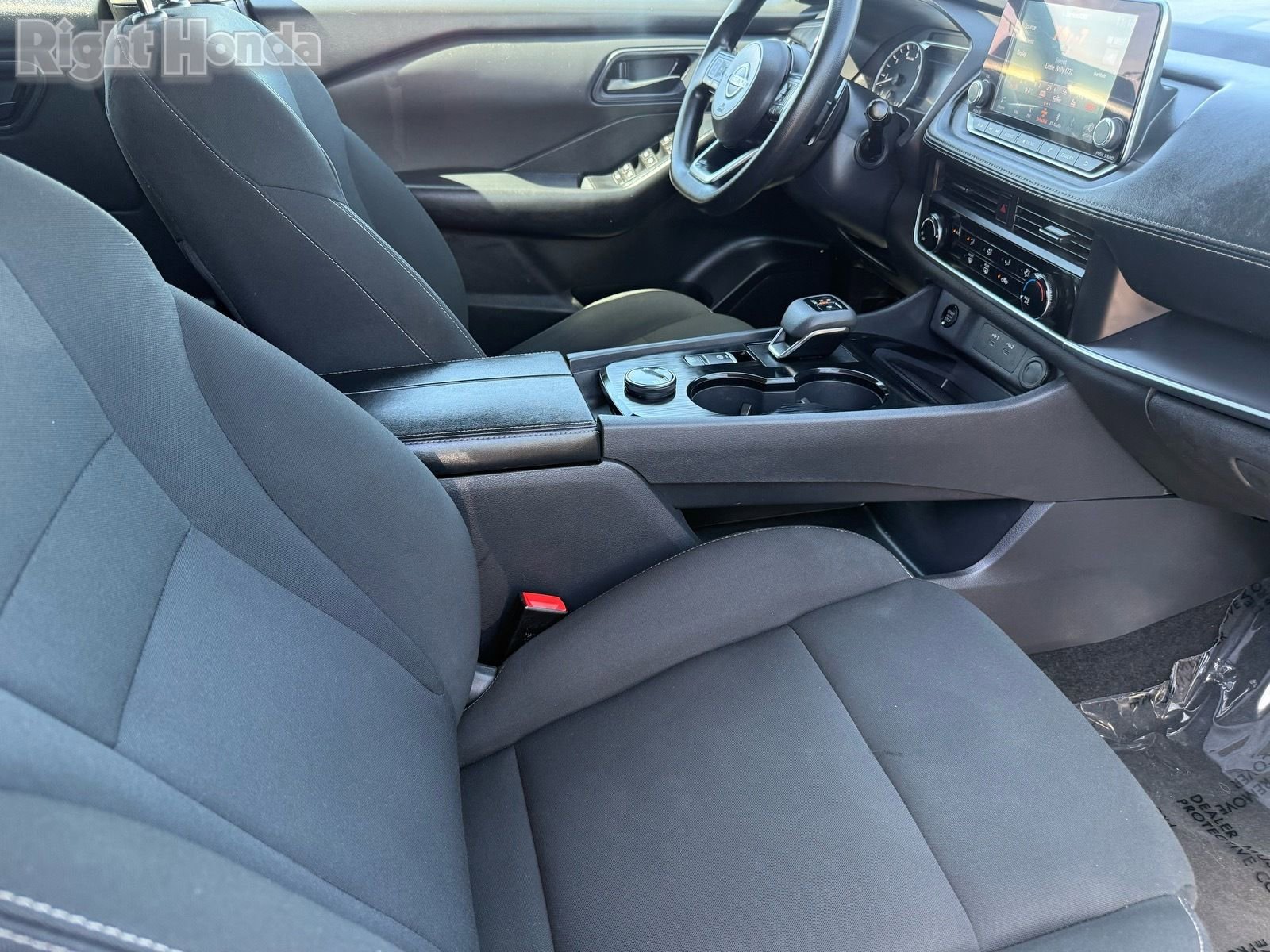 Used 2024 Nissan Rogue S image 31