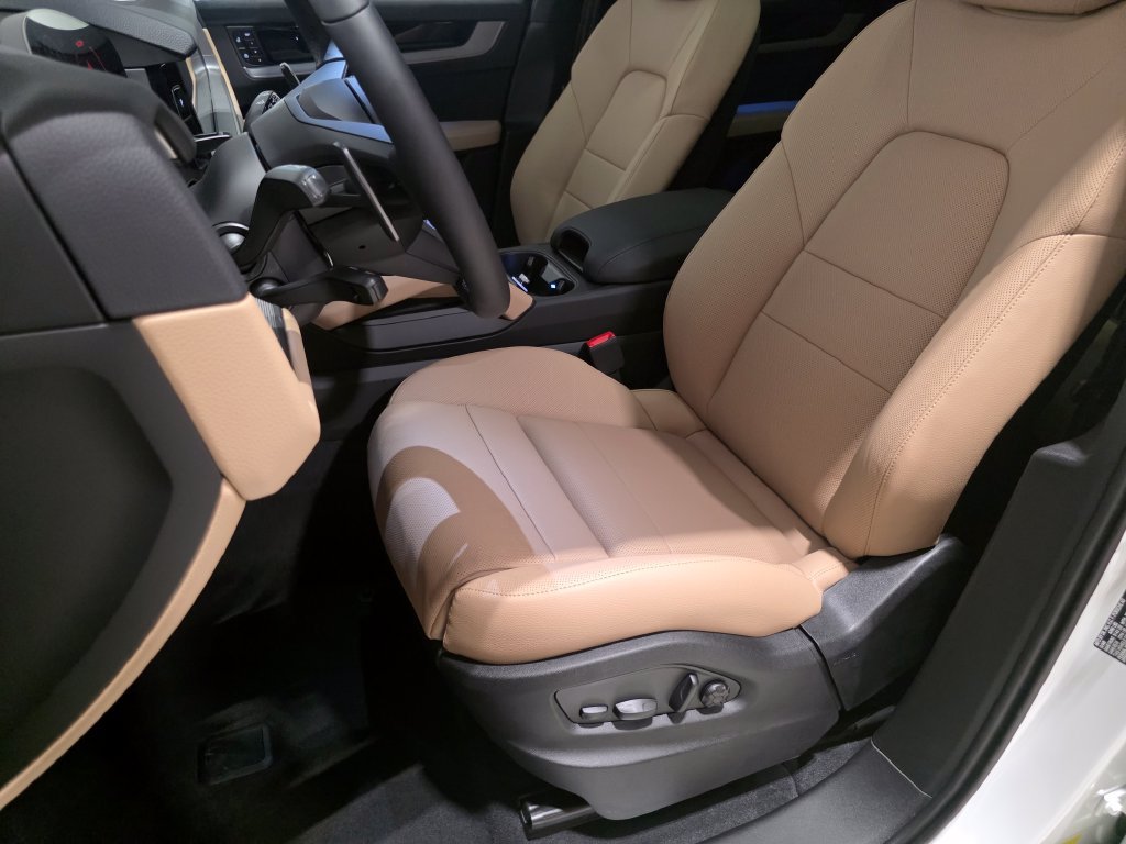 New 2026 Porsche Cayenne AWD/4WD image 5