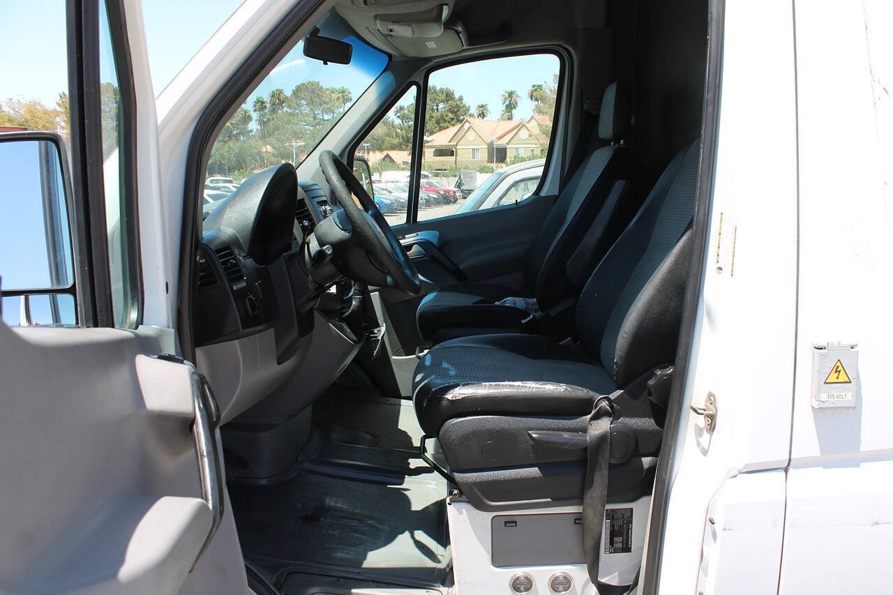 Used 2008 Freightliner Sprinter 2500 RWD image 23