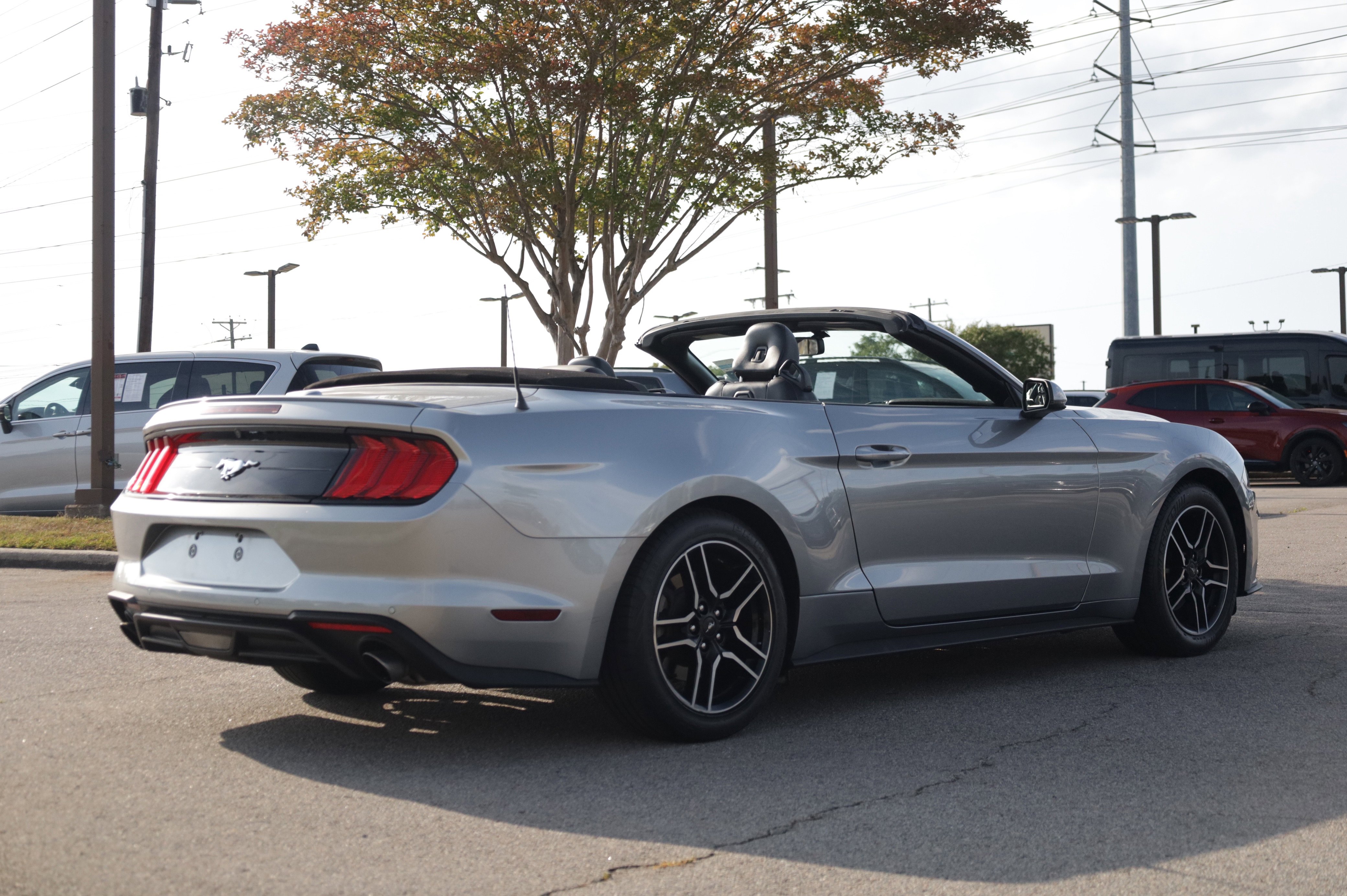 Used 2020 Ford Mustang Premium RWD image 5
