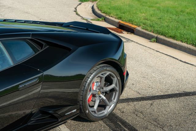Used 2022 Lamborghini Huracan EVO image 28