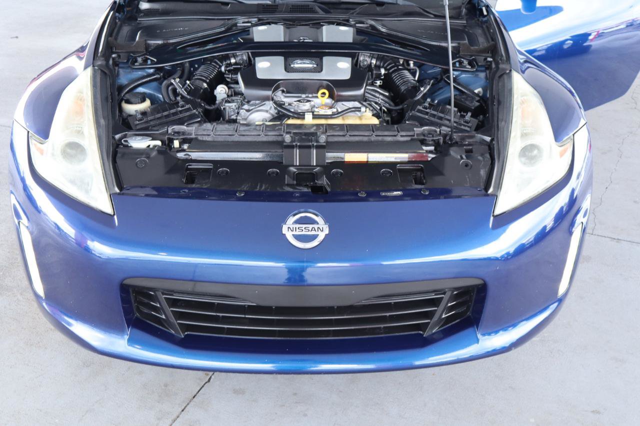 Used 2017 Nissan 370Z Coupe RWD image 33