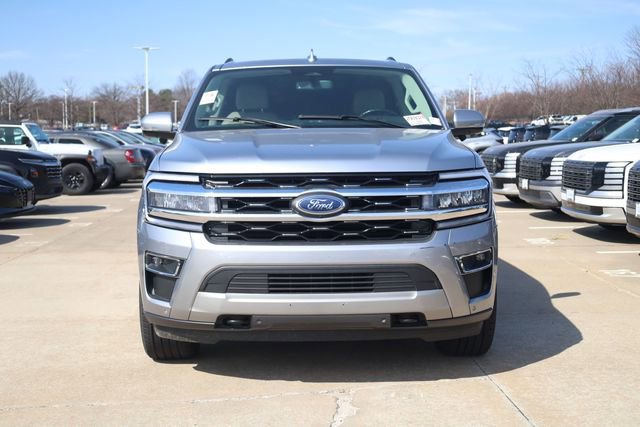 Used 2023 Ford Expedition Limited AWD/4WD image 3