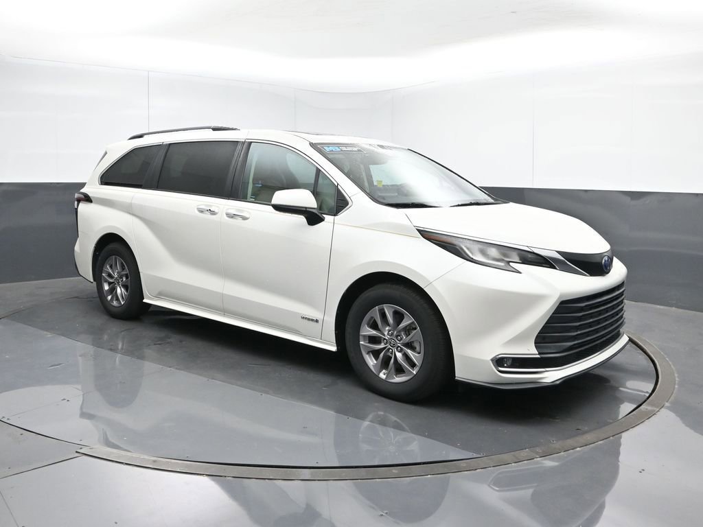 Used 2021 Toyota Sienna XLE image 7