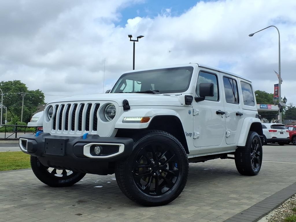 Used 2022 Jeep Wrangler Unlimited Sahara w/ Cold Weather Group AWD/4WD image 4