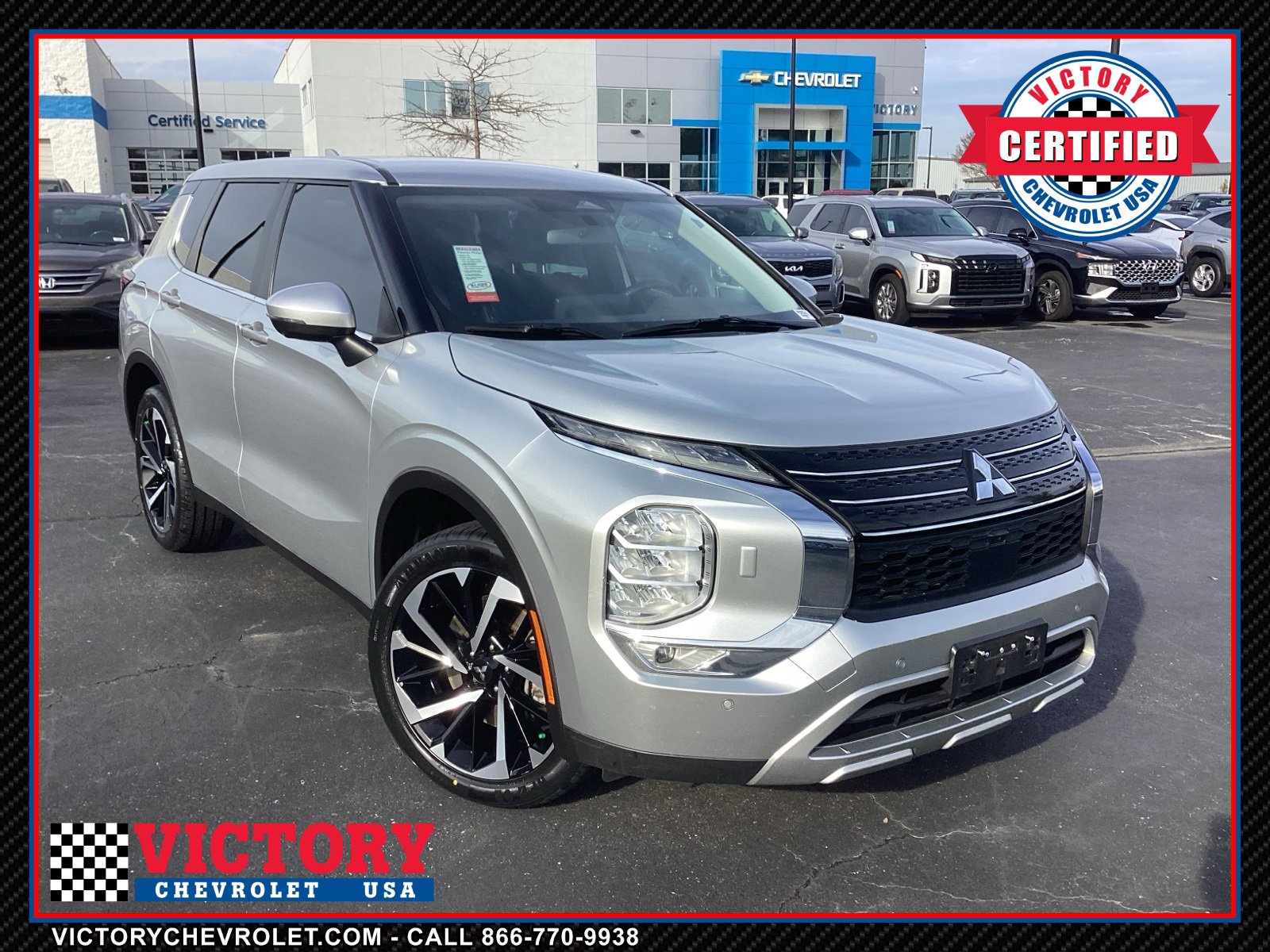 Used 2023 Mitsubishi Outlander SE image 1