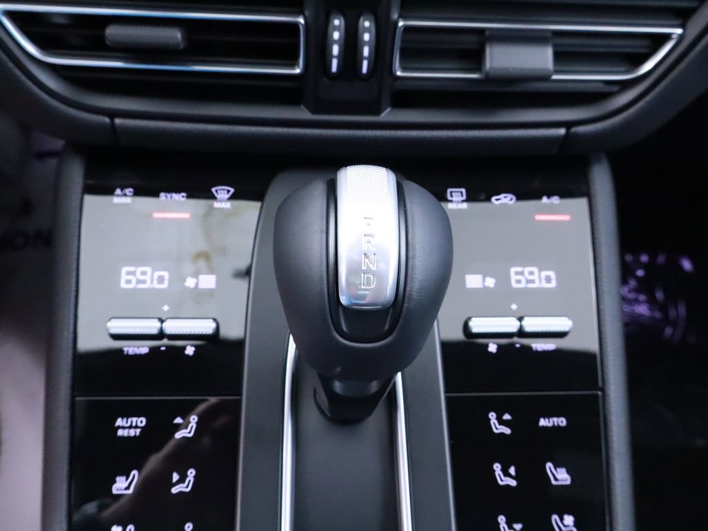 New 2025 Porsche Macan image 38