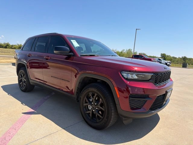Used 2025 Jeep Grand Cherokee Altitude RWD image 8