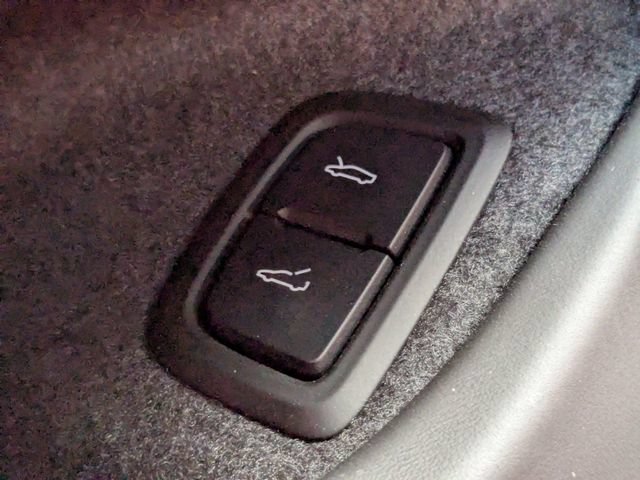 Used 2021 Chevrolet Corvette Stingray Premium Cpe w/ Z51 Performance Package RWD image 35