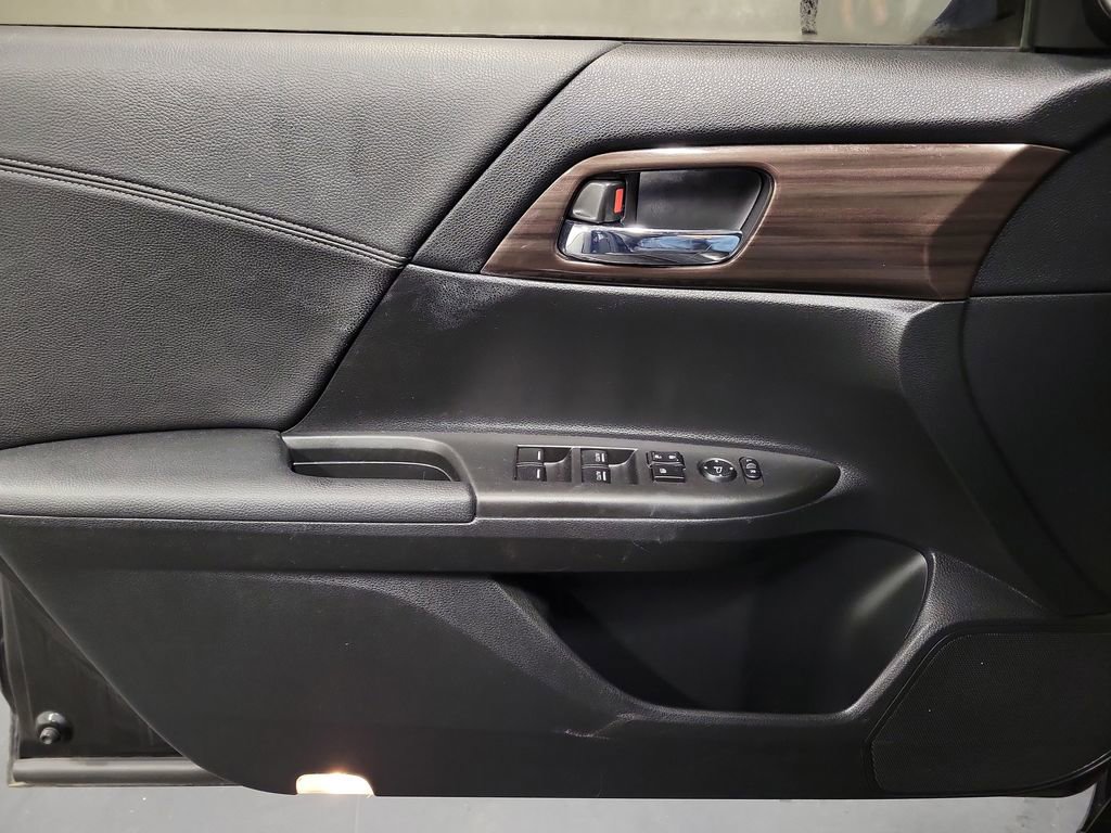 Used 2017 Honda Accord Base image 22