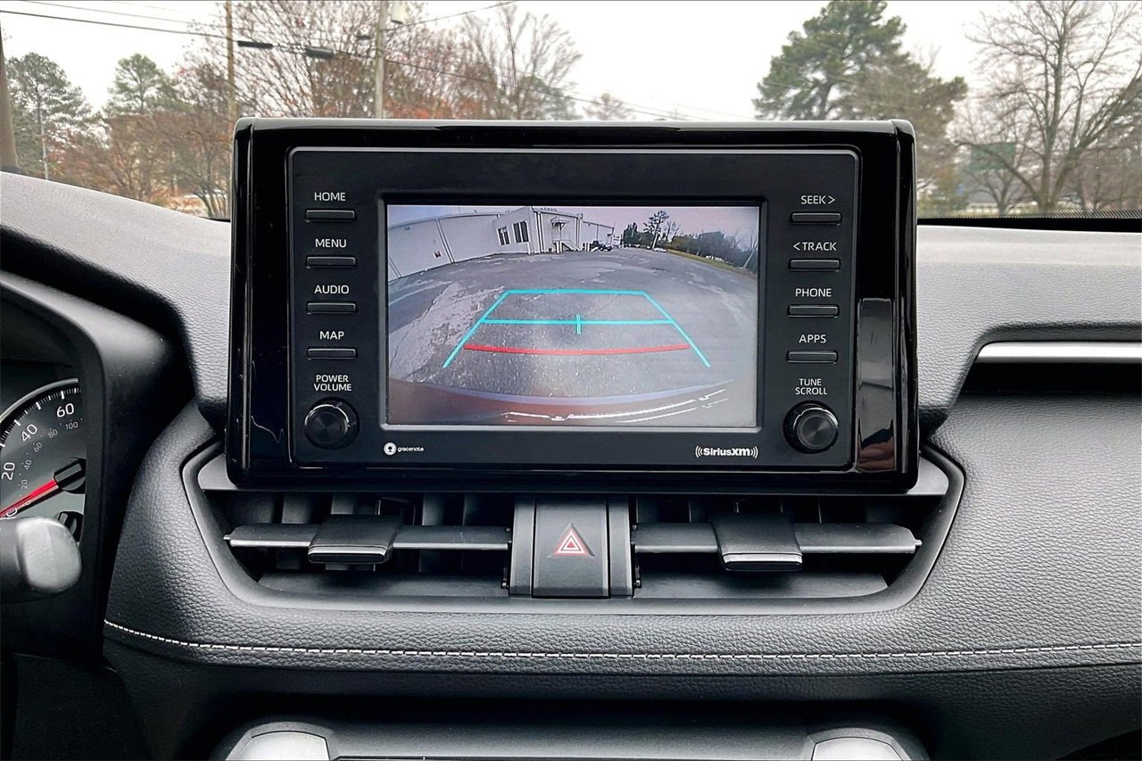 Used 2021 Toyota RAV4 LE image 12