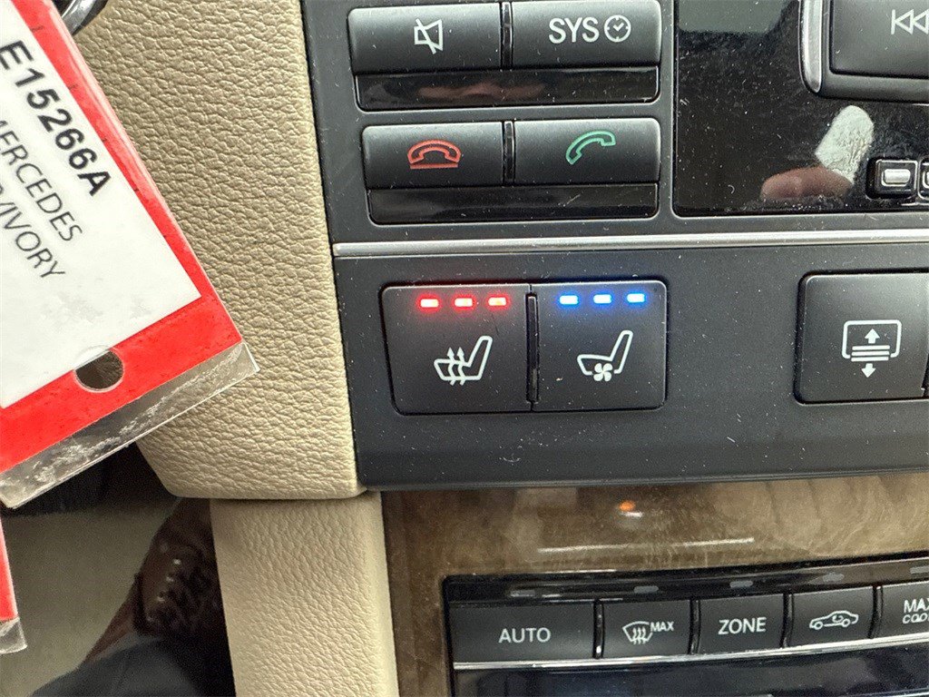 Used 2011 Mercedes-Benz E 550 4MATIC Sedan image 29