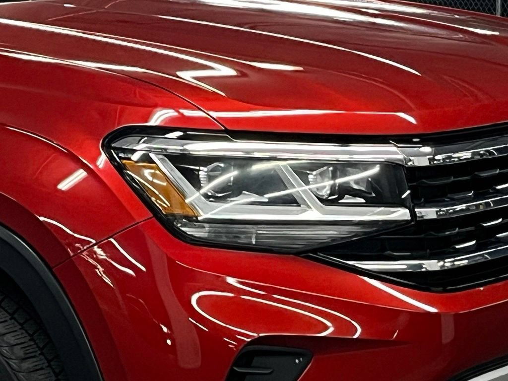 Certified 2022 Volkswagen Atlas Cross Sport SE w/ Panoramic Sunroof Package AWD/4WD image 39