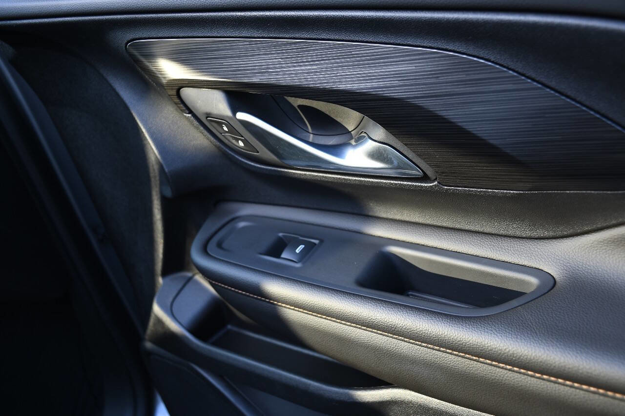 Used 2021 GMC Terrain SLT w/ Elevation Edition image 25