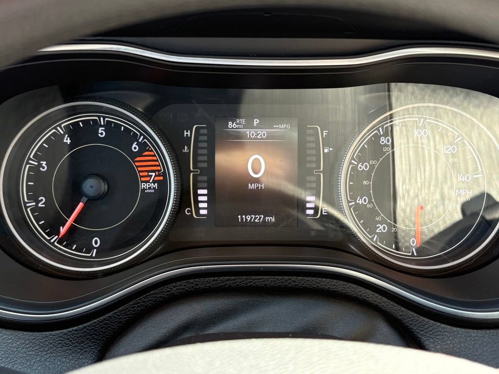 Used 2019 Jeep Cherokee Latitude w/ Popular Appearance Group AWD/4WD image 9