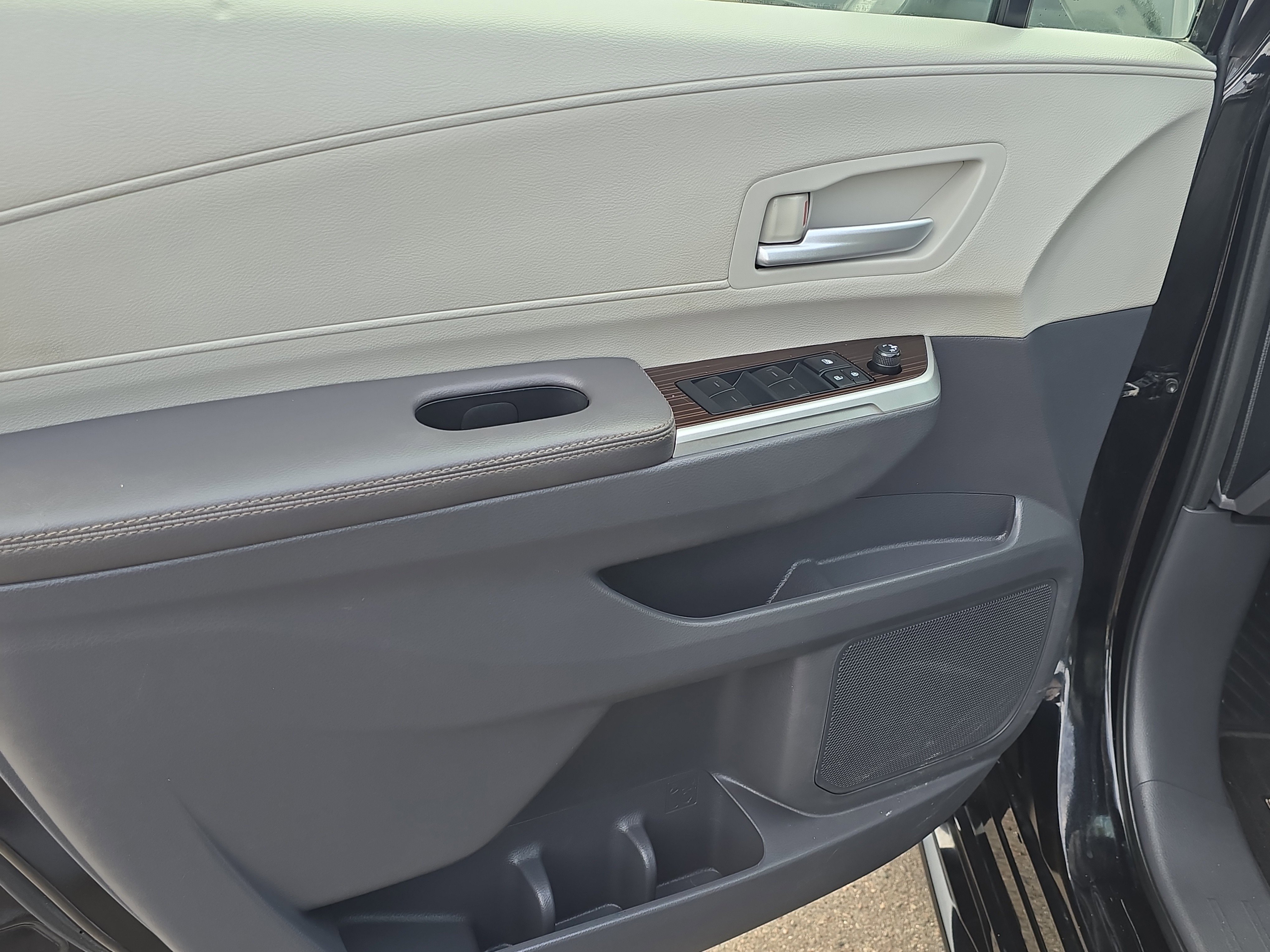 Used 2022 Toyota Sienna XLE FWD image 19