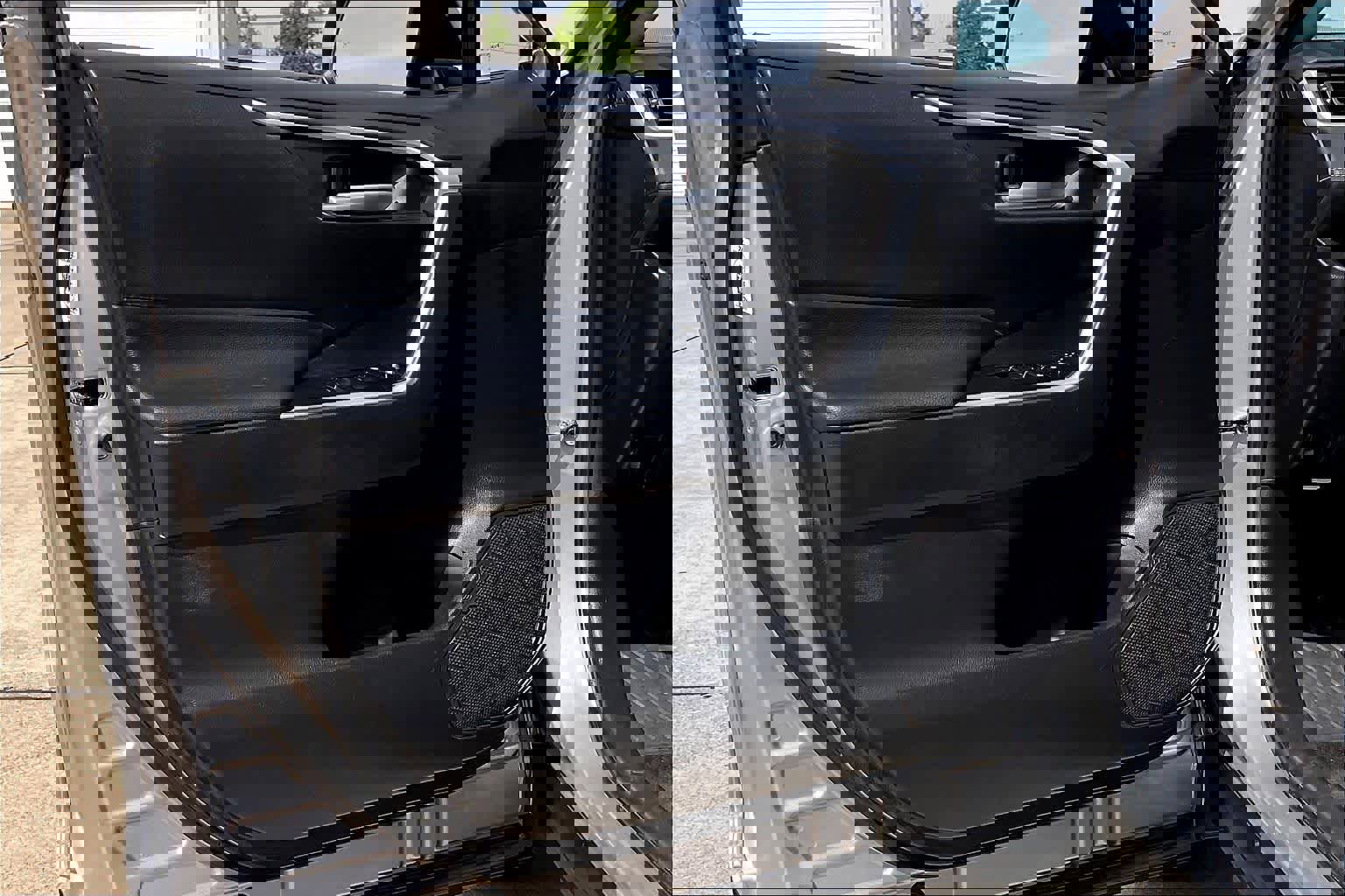 Used 2025 Toyota RAV4 XLE image 23