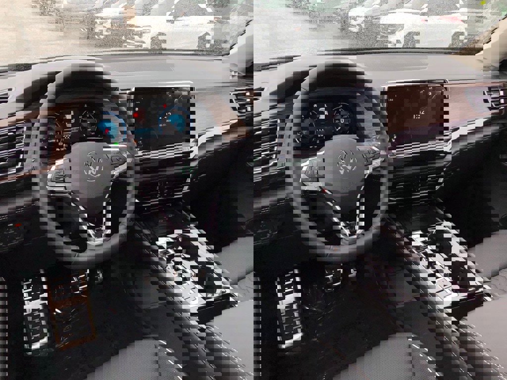 New 2025 Volkswagen Atlas SEL Premium R-Line image 16