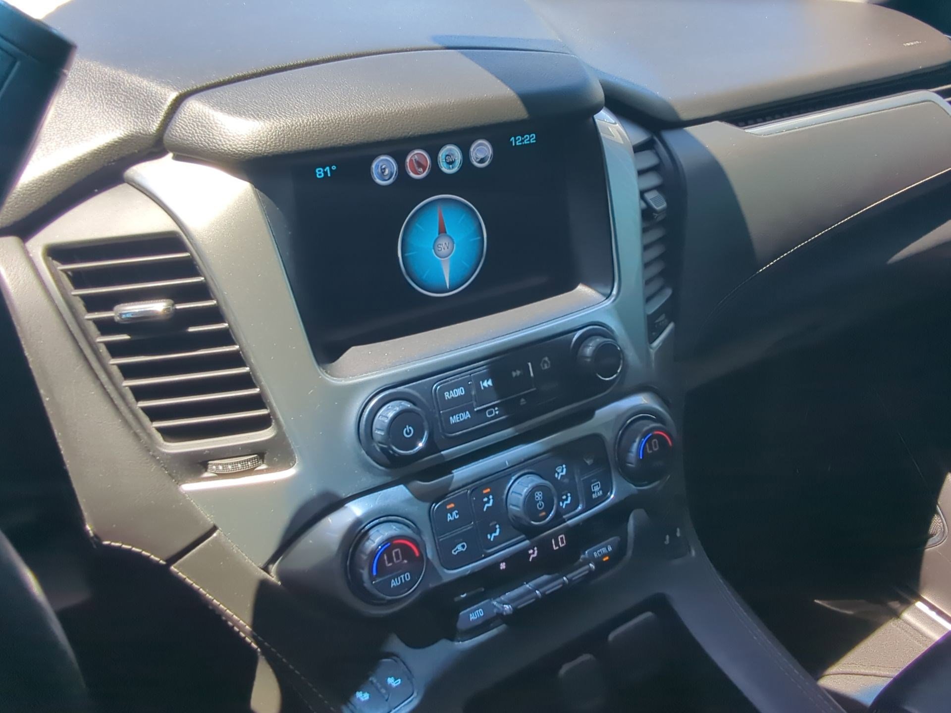 Used 2019 Chevrolet Suburban LT RWD image 19