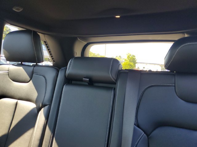 Certified 2024 Jeep Grand Cherokee Limited w/ Black Appearance Package AWD/4WD image 13